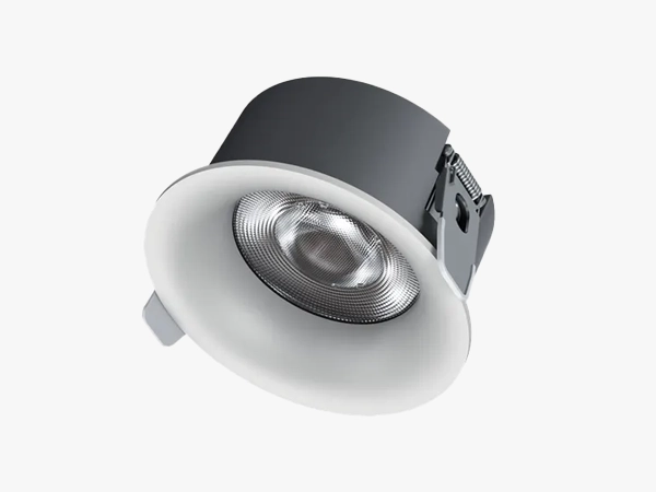 Downlight selezionabile PURE-DS DIP bianco con ghiera curva per corridoi di hotel, testa LC-DL02-DIP-C
