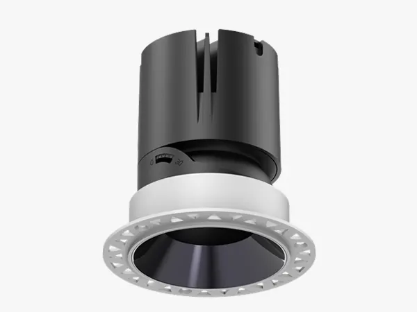 Randloses schwenkbares AXIS-X Downlight, flächenbündig in die Galeriedecke eingeputzt